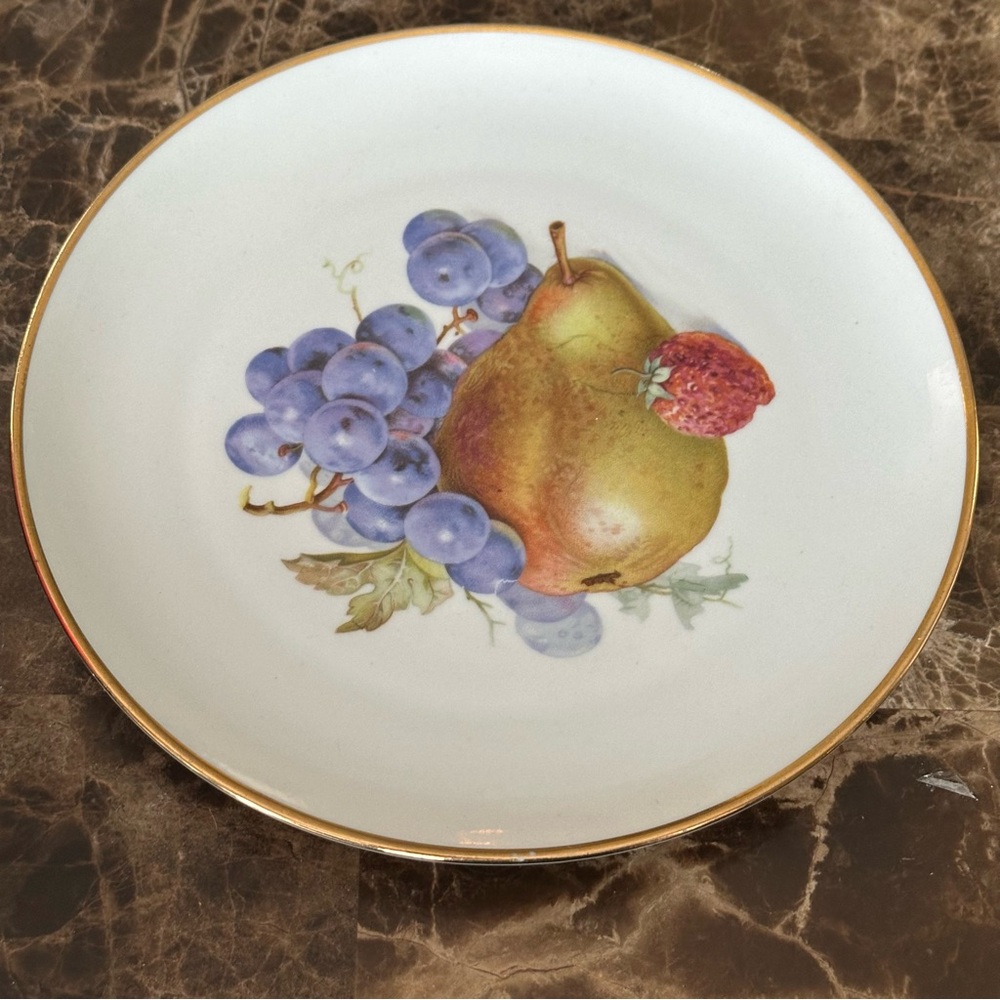Vintage Schumann Arzberg Germany 7.5 Inch Plate Pear